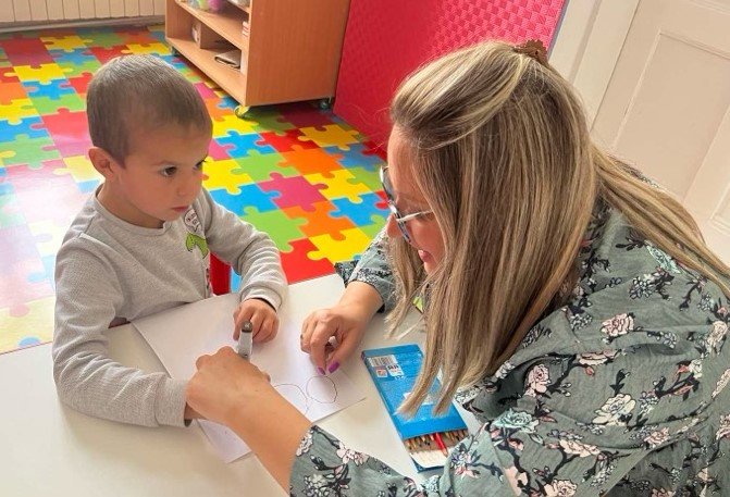 A special educator working one-on-one with a child